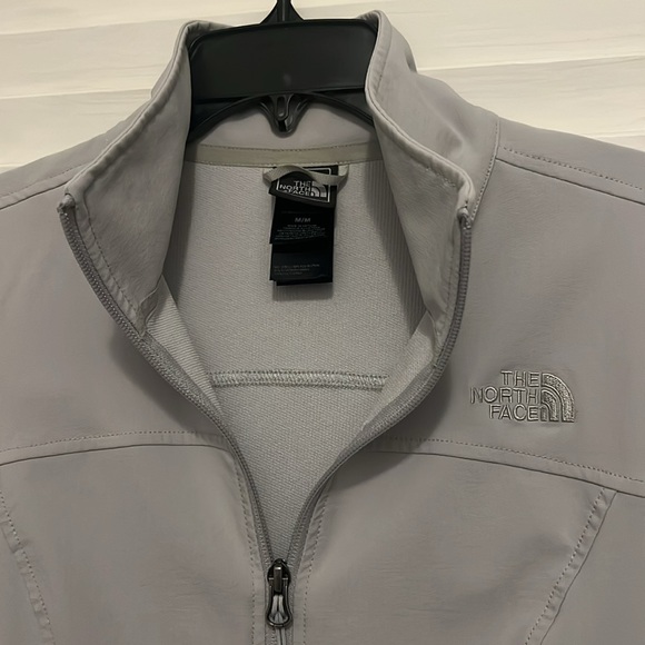 Woman’s North Face light jacket - Picture 3 of 3